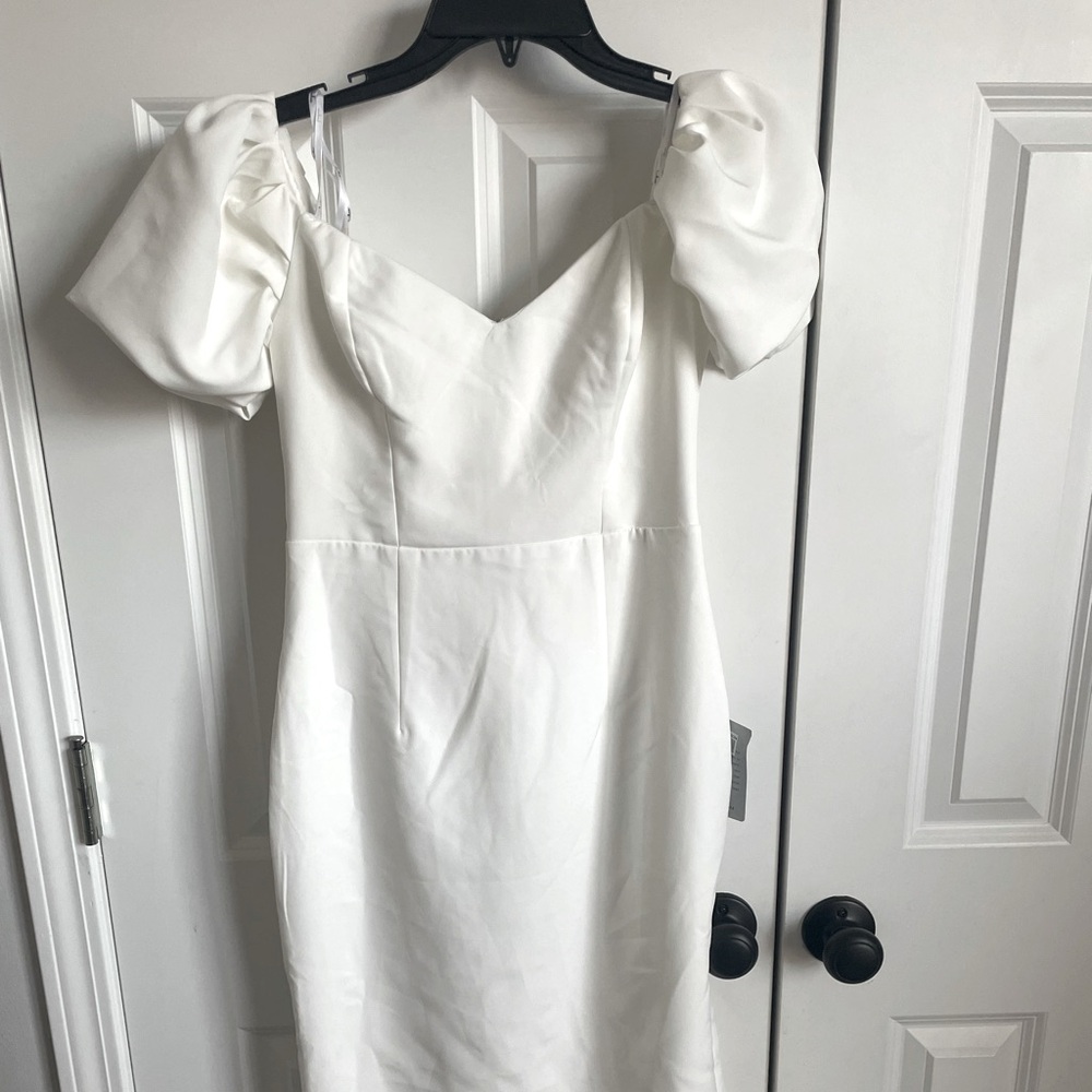 Puff sleeve dress.